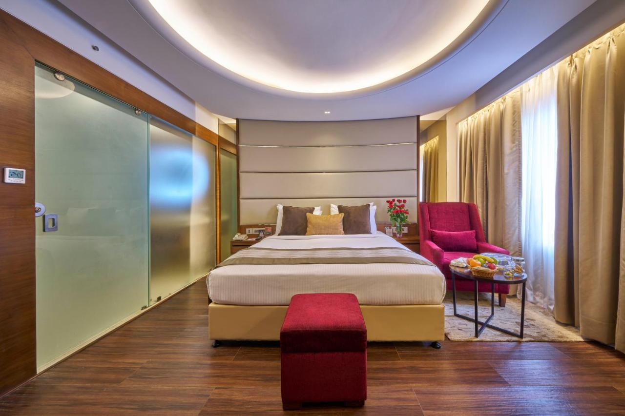 Hotel Hindusthan International, Bhubaneswar Buitenkant foto