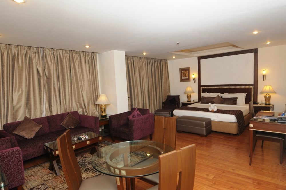 Hotel Hindusthan International, Bhubaneswar Buitenkant foto